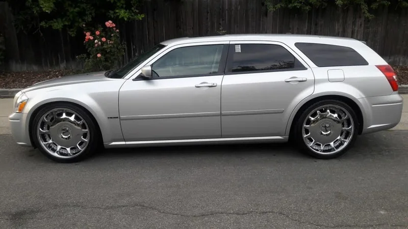 2006 Dodge Magnum 2