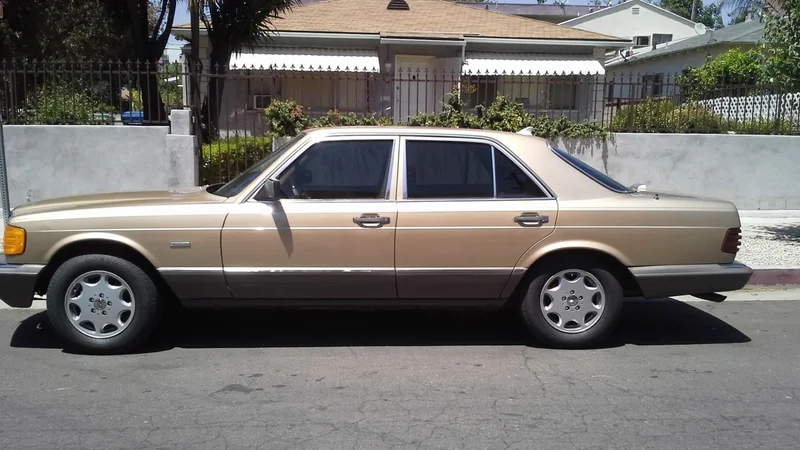 1983 Mercedes-Benz 300SD 2