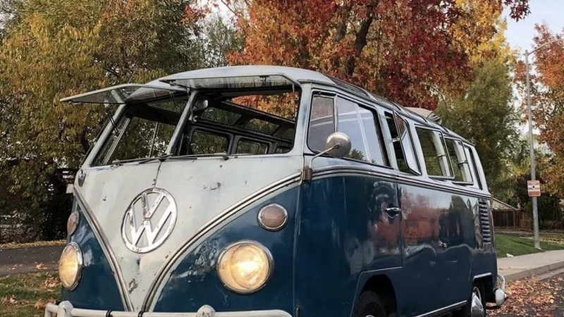 1965 Volkswagen 21 Window Deluxe Mircobus 4