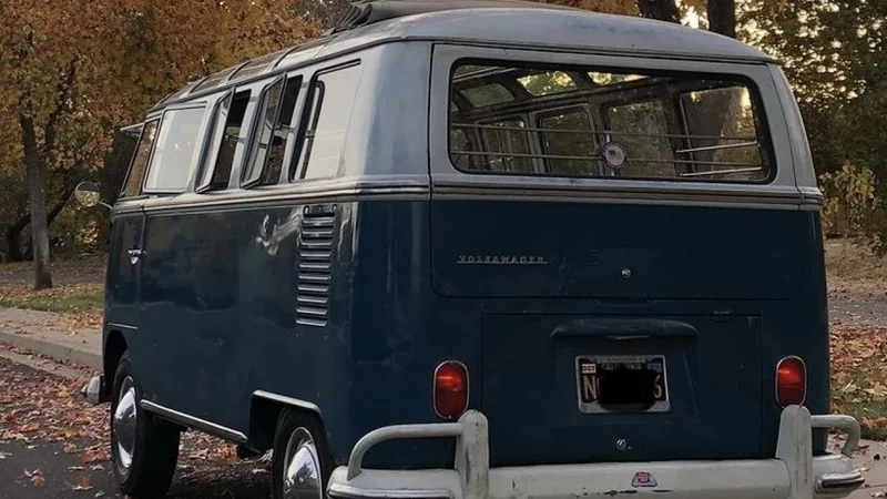 1965 Volkswagen 21 Window Deluxe Mircobus 5