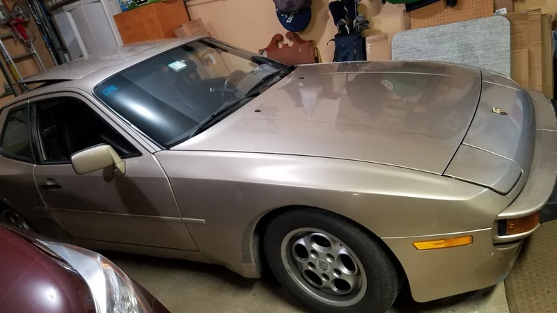 1986 Porsche 944 in Lake Ariel 2