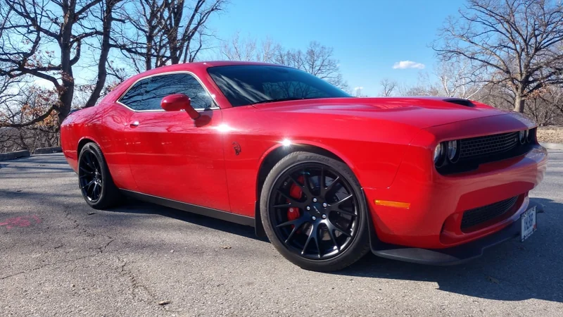 2015 Dodge Challenger SRT Hellcat 2