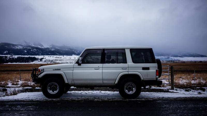1992 Toyota HZJ77 2