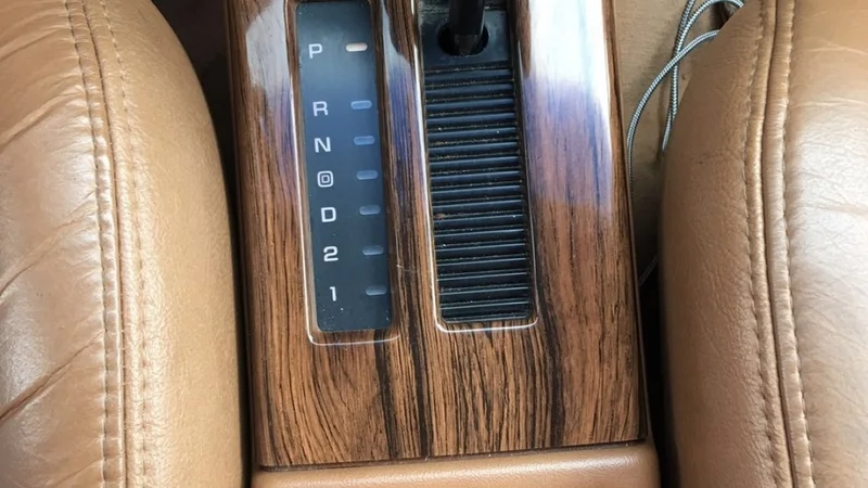 1990 Pontiac Bonneville 2