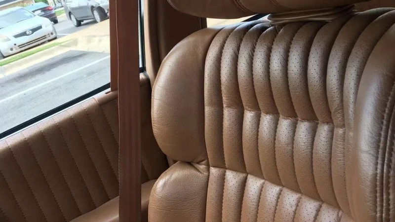 1990 Pontiac Bonneville 3