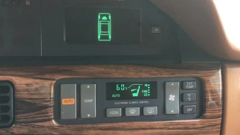 1990 Pontiac Bonneville 6