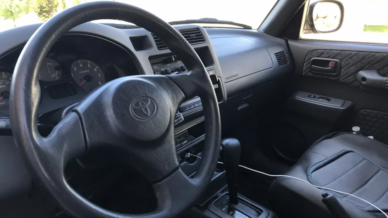 1999 Toyota RAV4 2