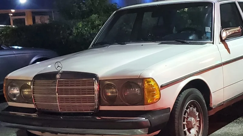 1982 Mercedes-Benz 240D 2