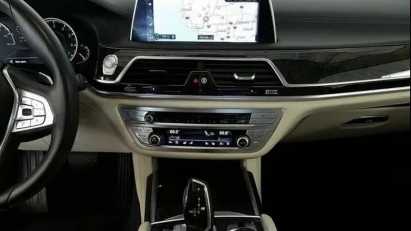 2016 BMW 740i 9