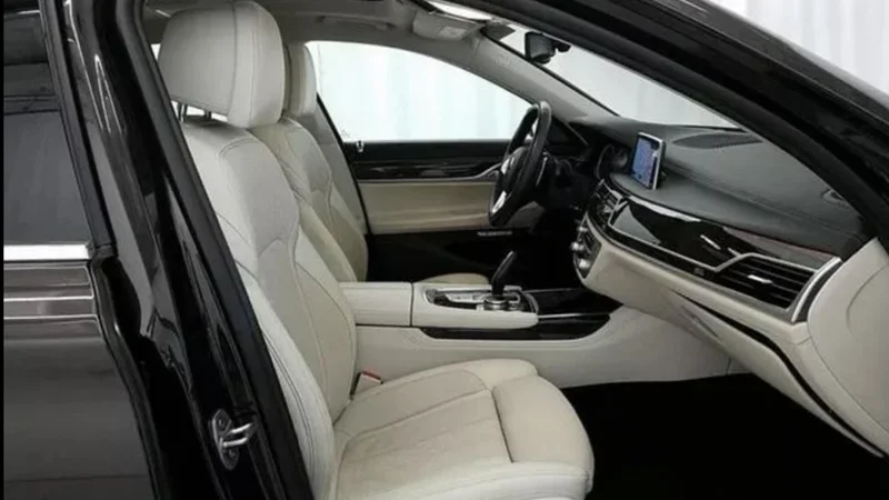 2016 BMW 740i 12