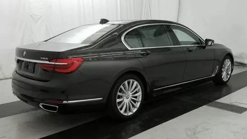 2016 BMW 740i 4