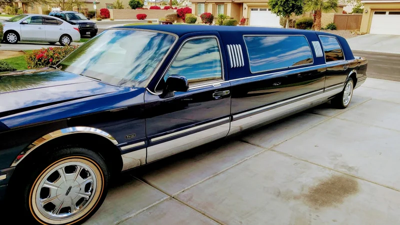1997 Lincoln Town Car 10