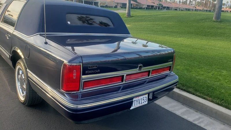 1997 Lincoln Town Car 5