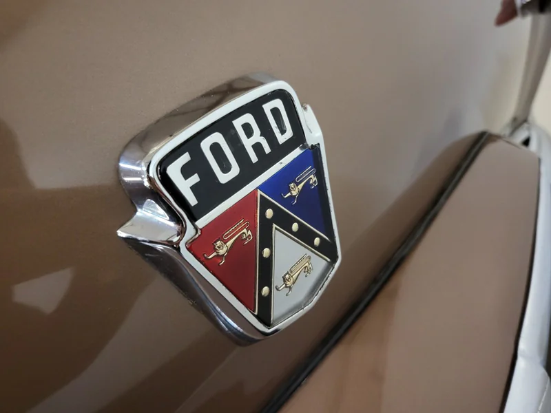 1951 Ford Crestliner 6
