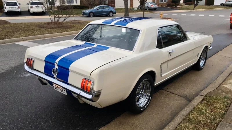 1965 Ford Mustang 2