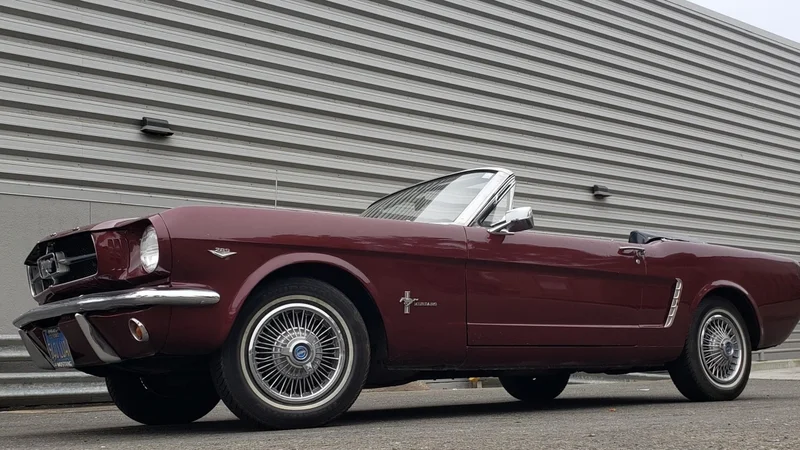 1965 Ford Mustang 2