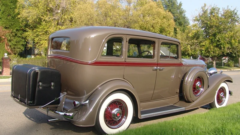 1933 Packard Eight 3