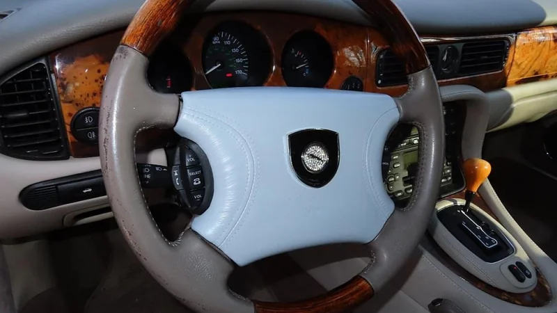 2000 Jaguar Vanden Plas 3