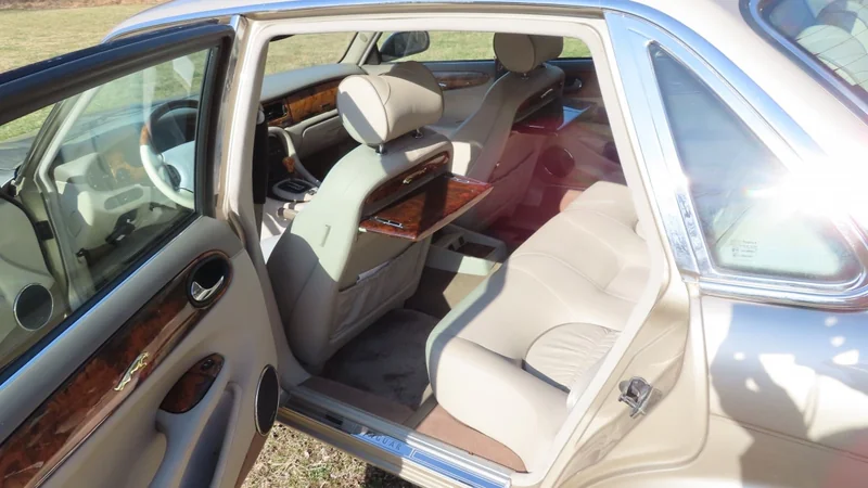 2000 Jaguar Vanden Plas 9