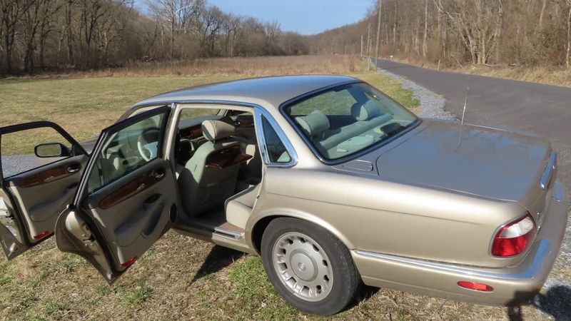 2000 Jaguar Vanden Plas 8