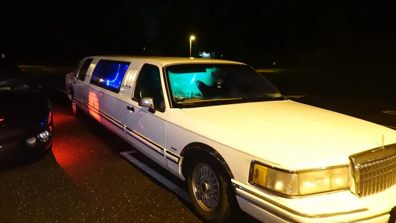 1994 Lincoln Town Car Limousine 12