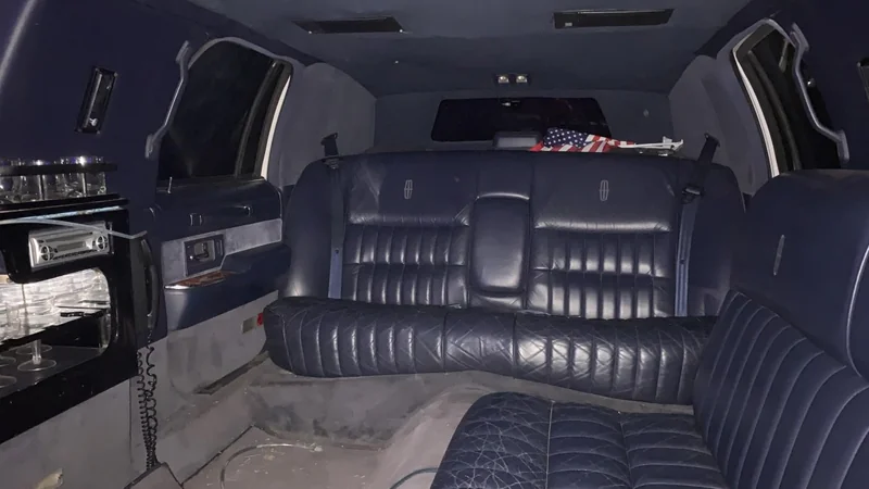1994 Lincoln Town Car Limousine 10