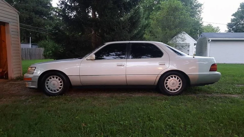 1990 Lexus LS400 11