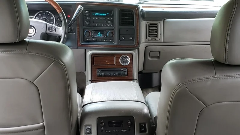 2004 Cadillac Escalade 6