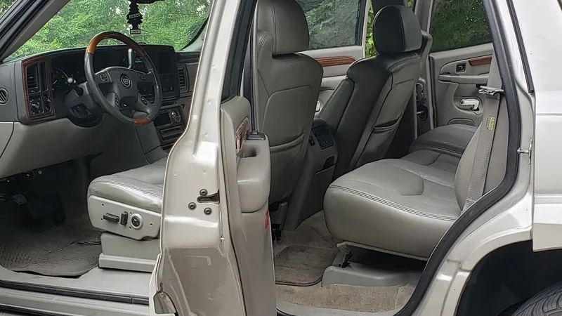 2004 Cadillac Escalade 8