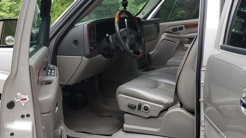 2004 Cadillac Escalade 5