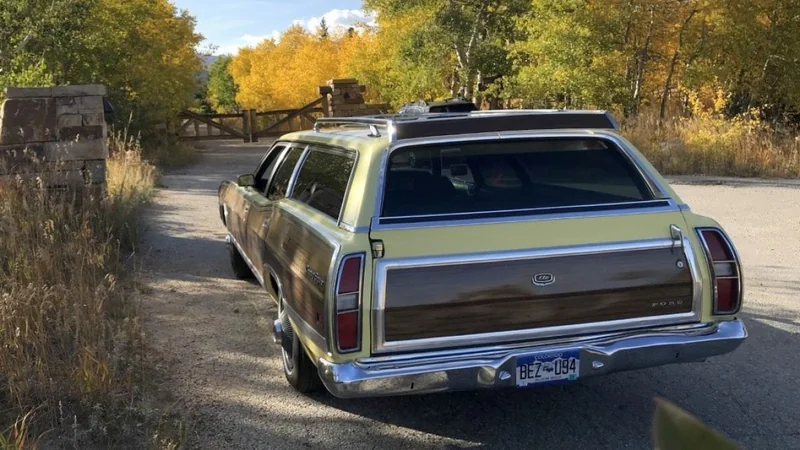 1972 Ford Country Squire 4