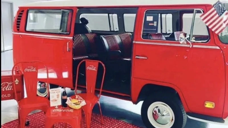 1970 Volkswagen Transporter (Van) 2