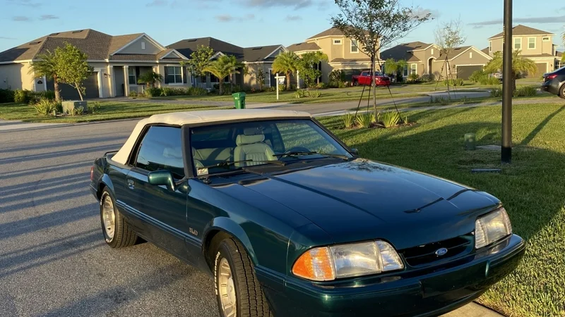 1990 Ford Mustang 2