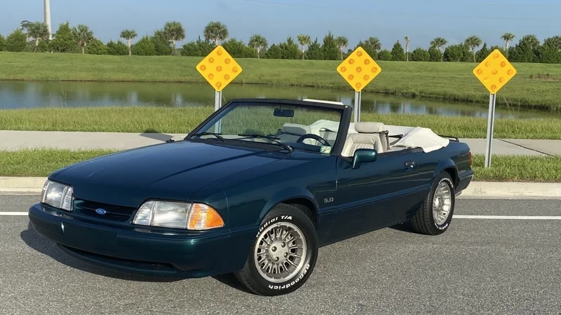 1990 Ford Mustang 3