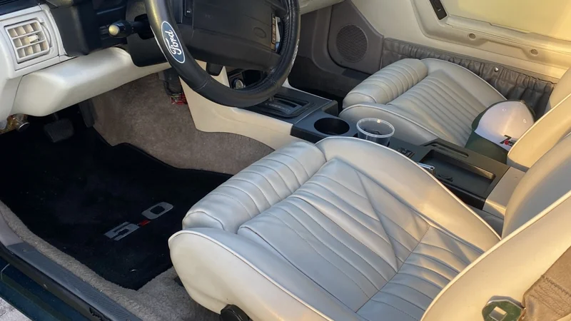 1990 Ford Mustang 6