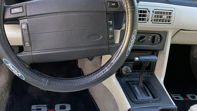1990 Ford Mustang 7