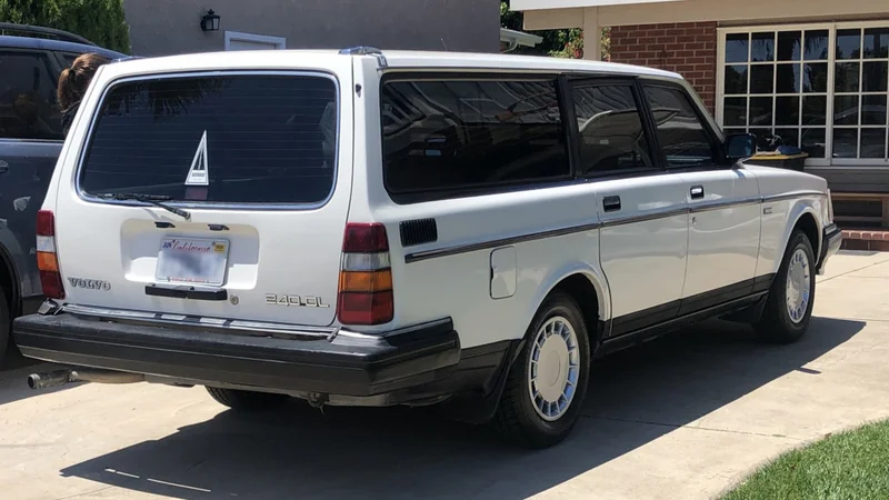 1988 Volvo 240DL 2