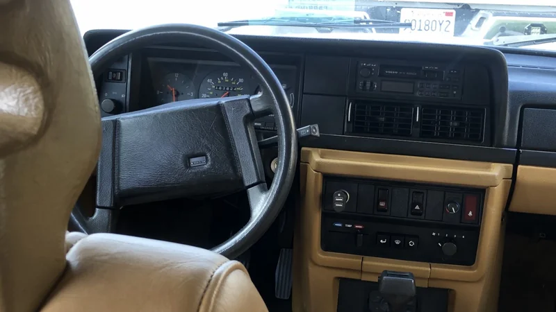 1988 Volvo 240DL 6
