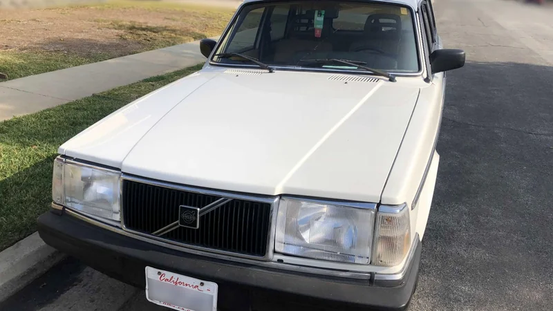 1988 Volvo 240DL 3
