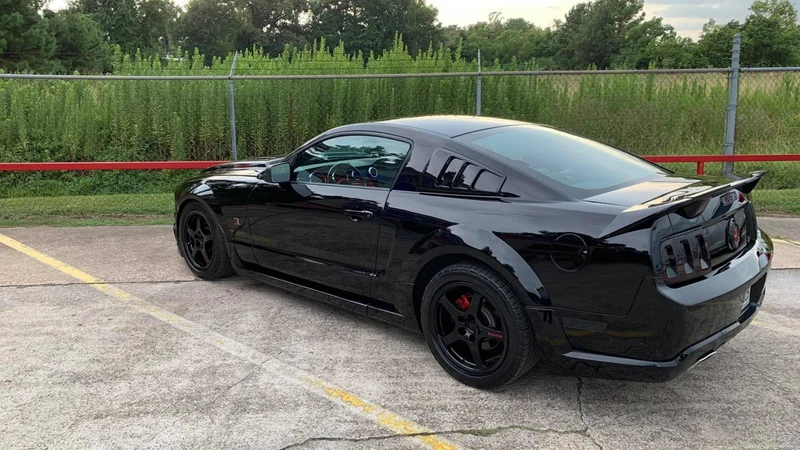 2006 Ford Mustang 2