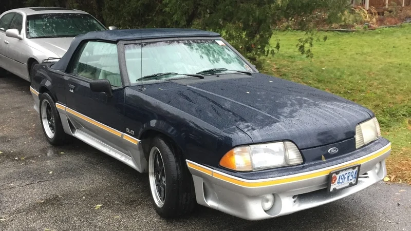 1990 Ford Mustang 2