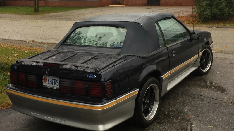 1990 Ford Mustang 3