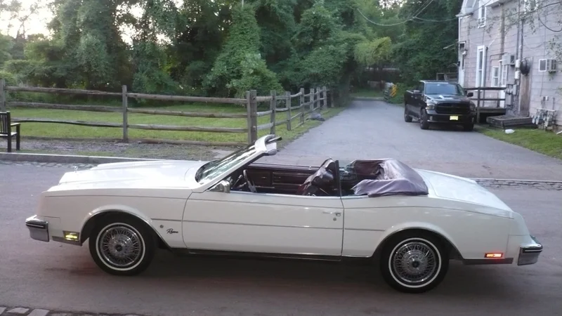 1983 Buick Riviera 2