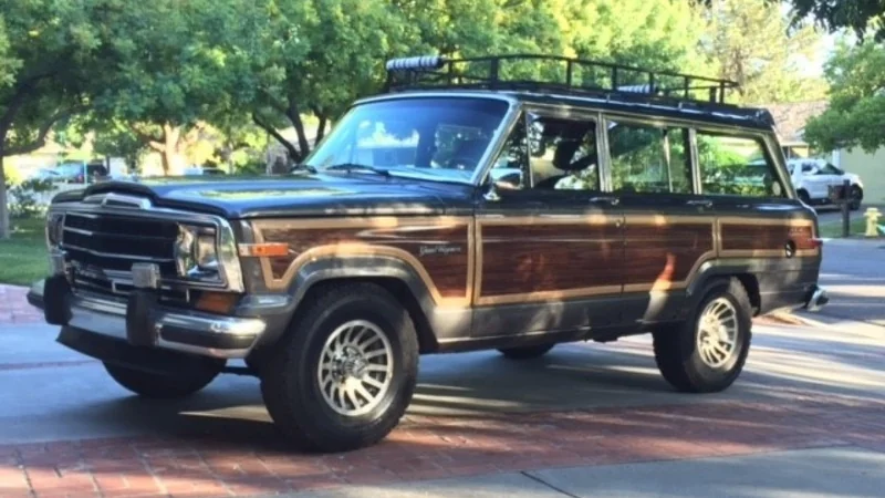 1990 Jeep Grand Wagoneer 2