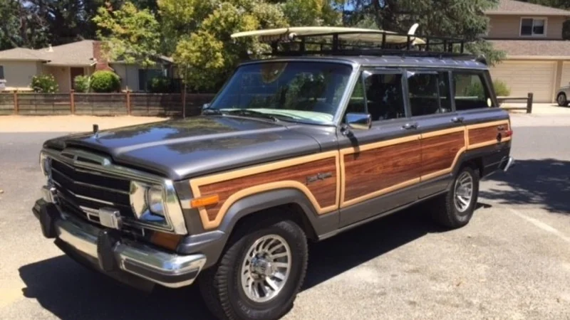 1990 Jeep Grand Wagoneer 3