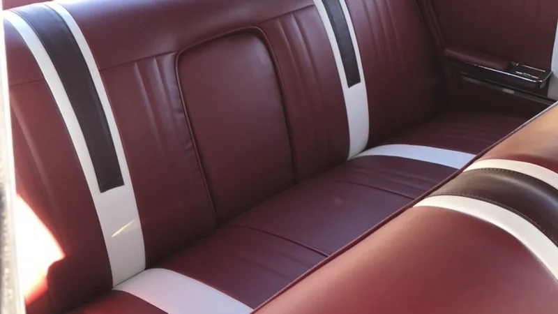 1961 Pontiac Bonneville 2