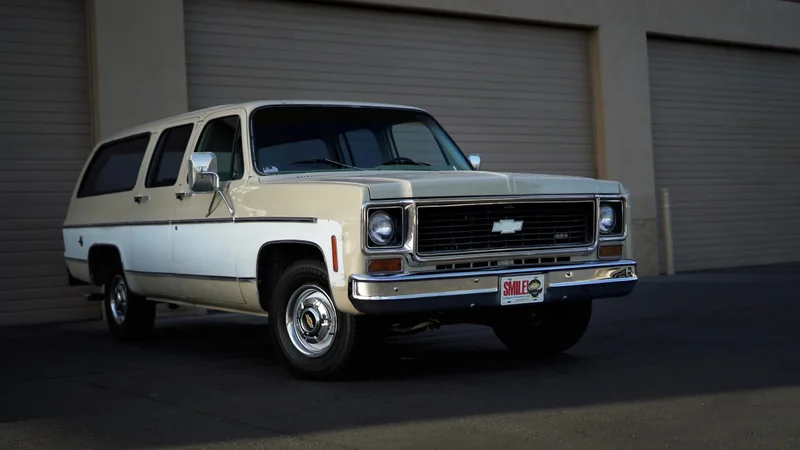 1973 Chevrolet Suburban 2