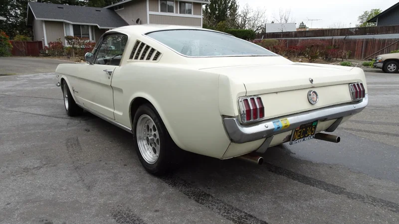 1965 Ford Mustang 4