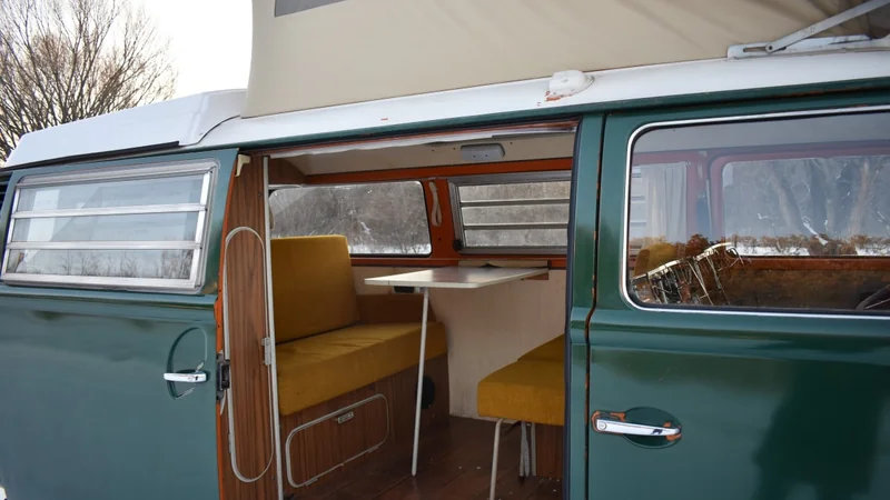 1973 Volkswagen Bus 8