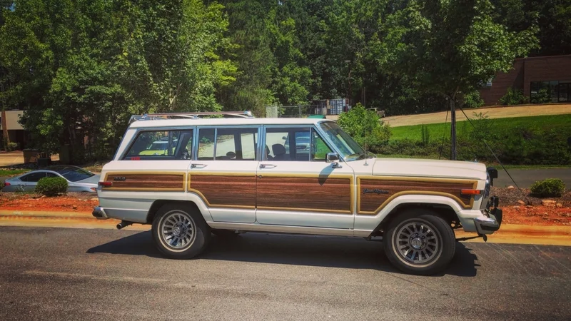 1988 Jeep Grand Wagoneer 2
